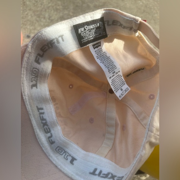 Levi's Light Tan Flexfit Cap - Picture 3 of 4